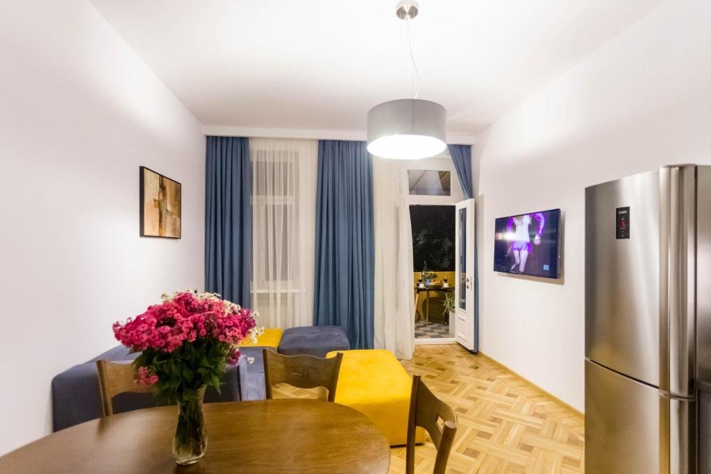 Тбилиси: Luxury 3 BR apartment by Freedom square City Center