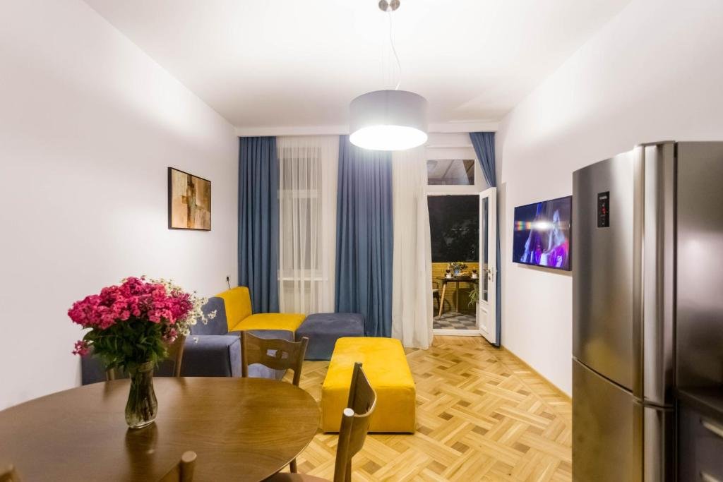Тбилиси: Luxury 3 BR apartment by Freedom square City Center