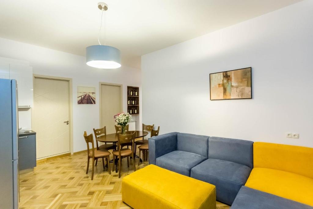 Тбилиси: Luxury 3 BR apartment by Freedom square City Center