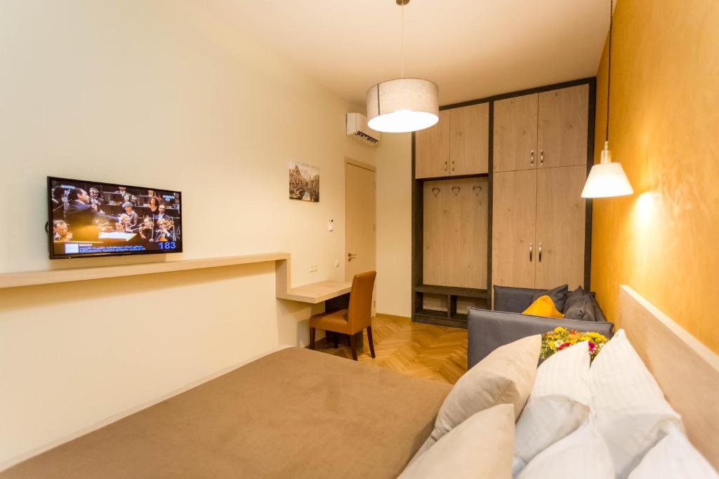 Тбилиси: Luxury 3 BR apartment by Freedom square City Center