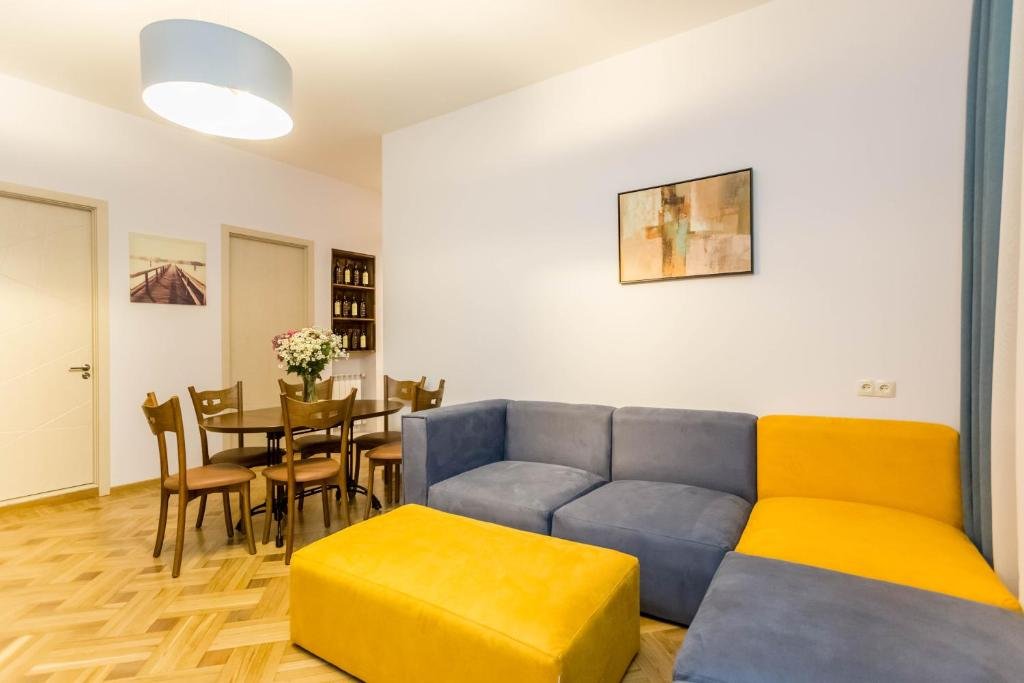 Тбилиси: Luxury 3 BR apartment by Freedom square City Center