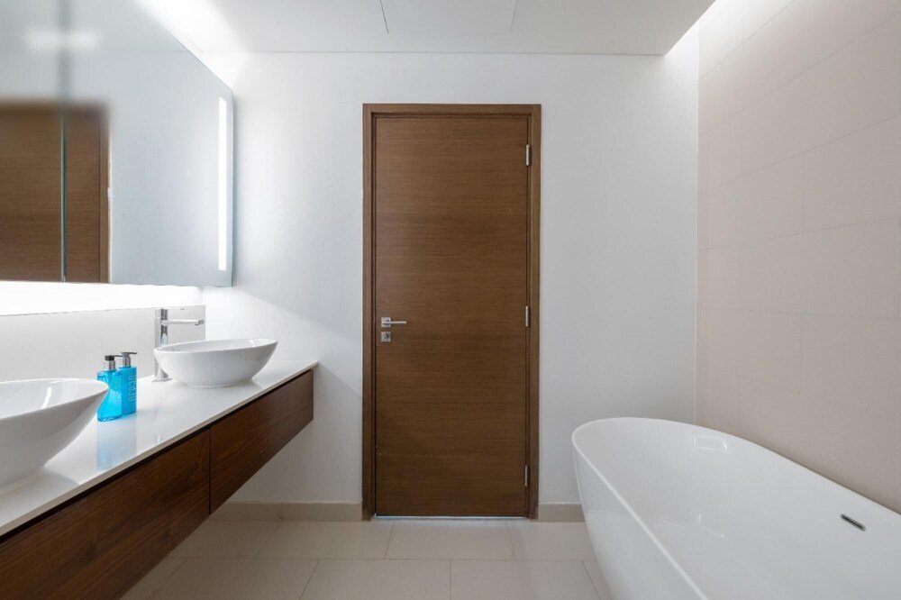 Дубай: 7 Min to Beach 2 BR City Walk
