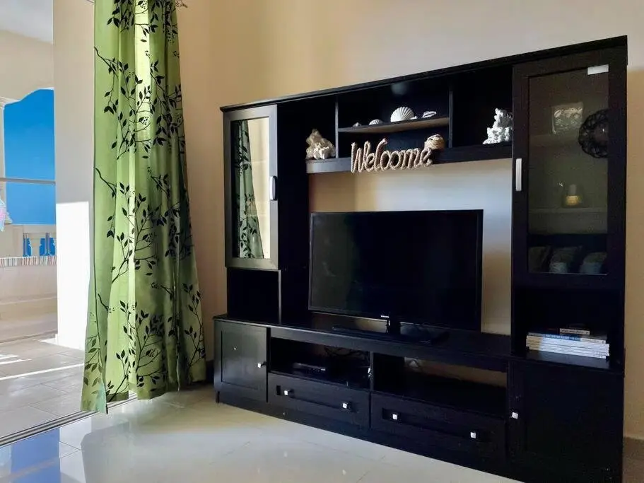 Рас-эль-Хайма: One Bedroom Sea View Holiday Home by the beach.