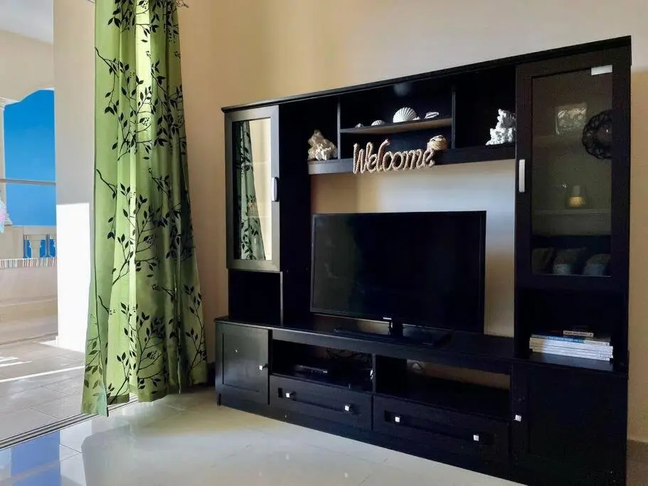 Рас-эль-Хайма: One Bedroom Sea View Holiday Home by the beach.