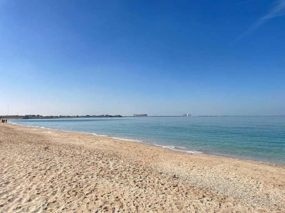 Рас-эль-Хайма: One Bedroom Sea View Holiday Home by the beach.