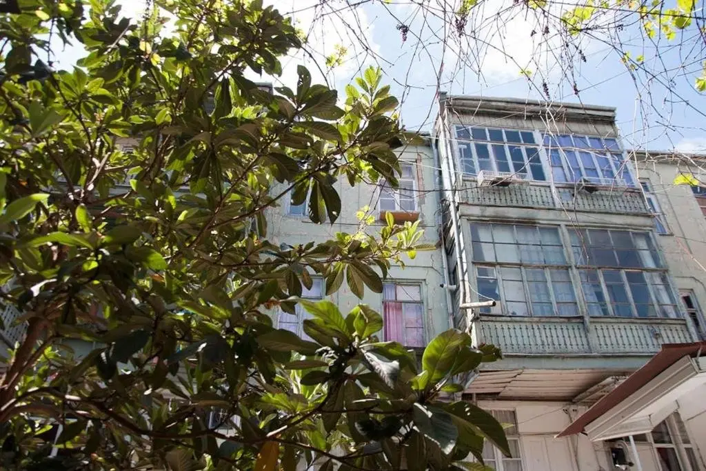 Тбилиси: Apartment with terrace (City center)
