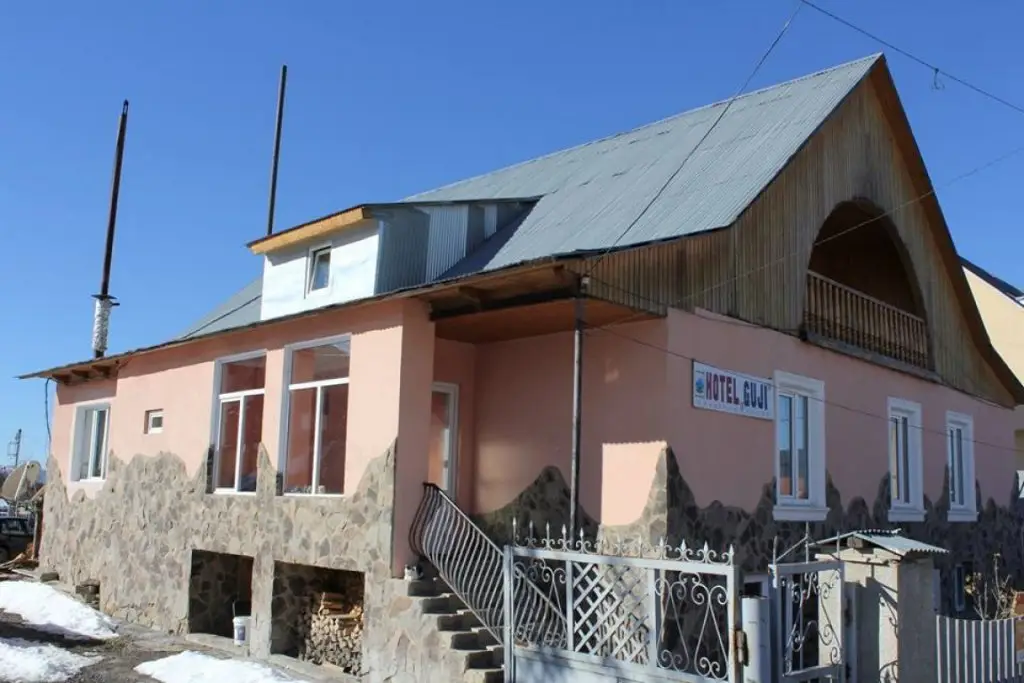 Бакуриани: Guji Inn