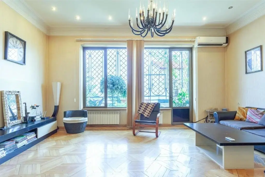 Тбилиси: Wehost Apartment With Cozy Balcony