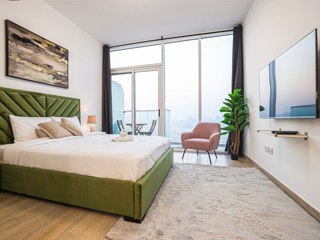 Elite LUX Holiday Homes - Bloom Studio | Luxury Meets Leisure in JVC Dubai — фото 1