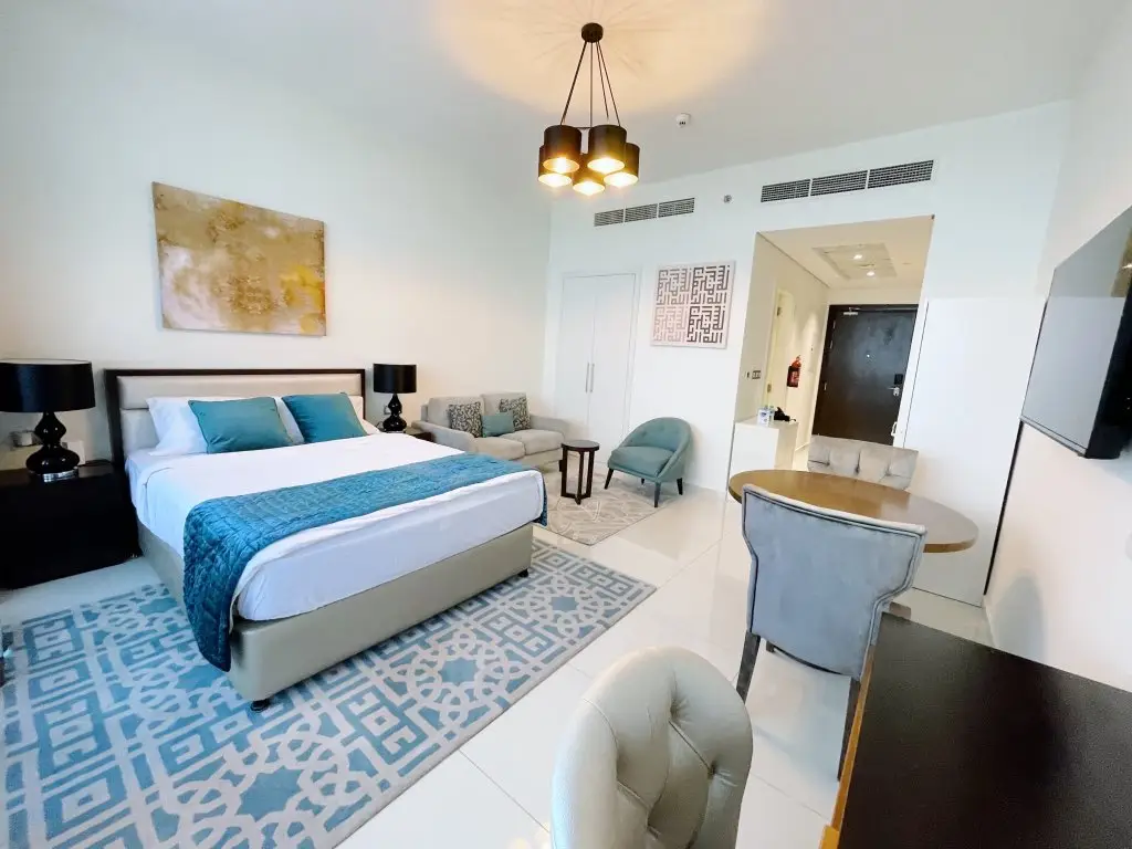 Elite LUX Holiday Homes - Elegantly Furnished Studio in JVC Dubai — фото 1