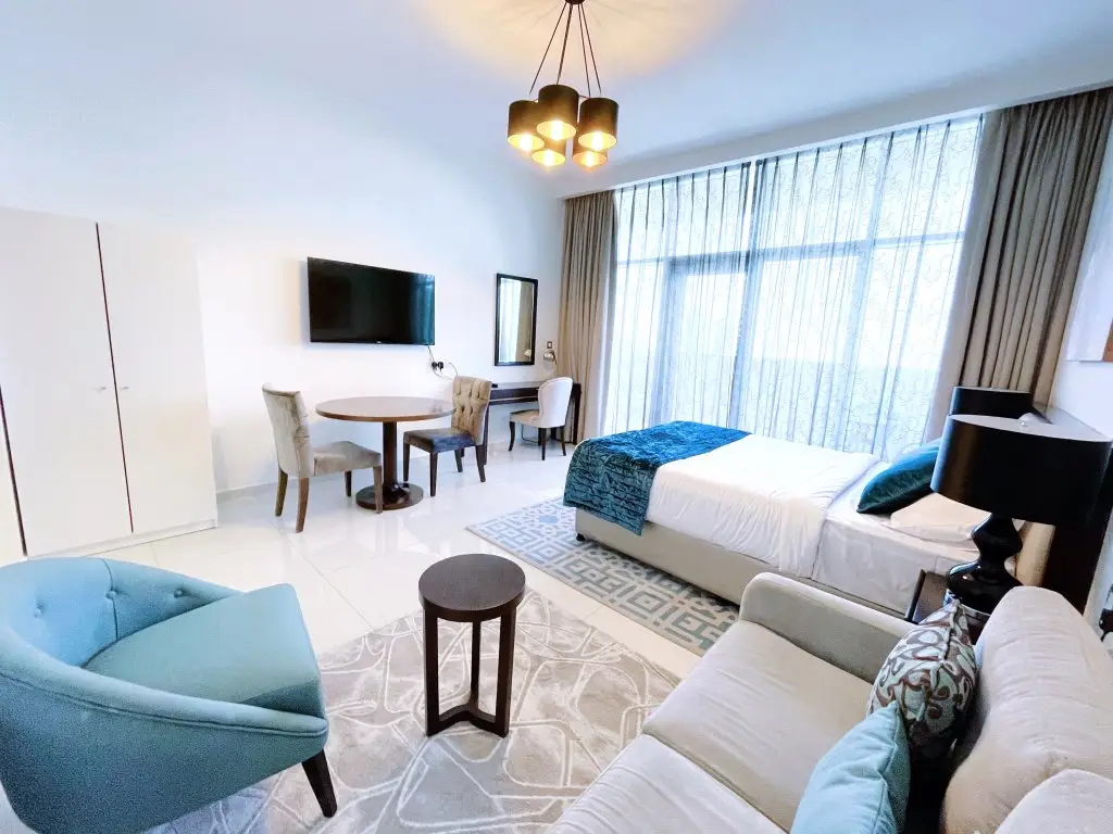 Дубай: Elite LUX Holiday Homes - Elegantly Furnished Studio in JVC Dubai