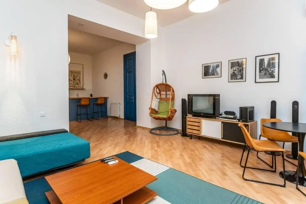 Тбилиси: Wehost Apartment Near RoomsHotel