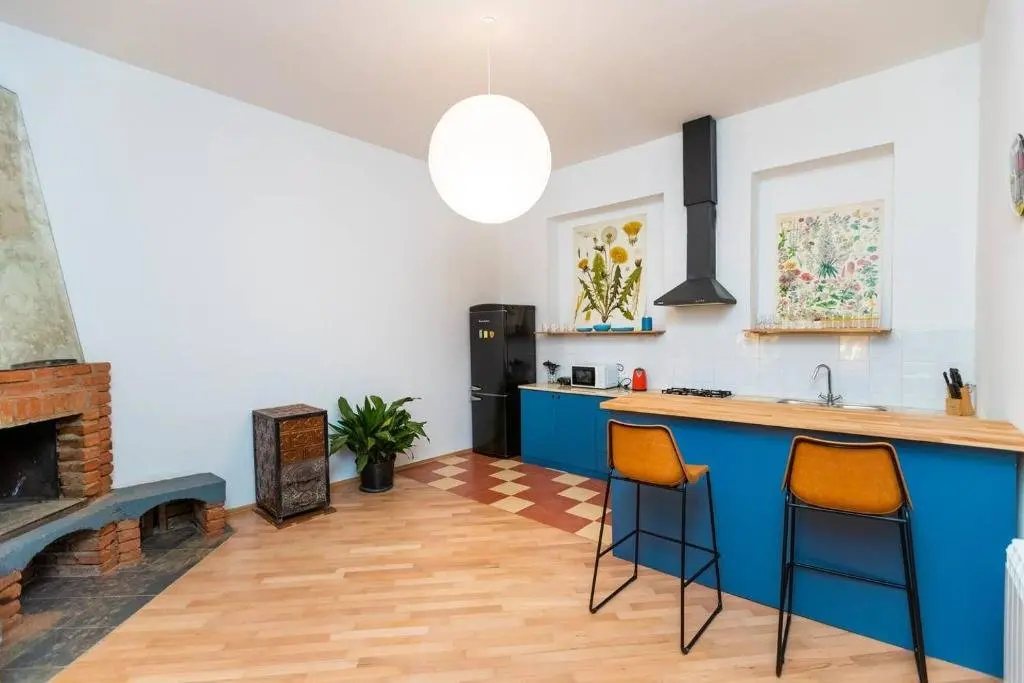 Тбилиси: Wehost Apartment Near RoomsHotel
