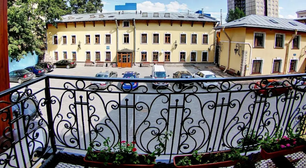 Санкт-Петербург: Hotel Petrovsky Dvorik