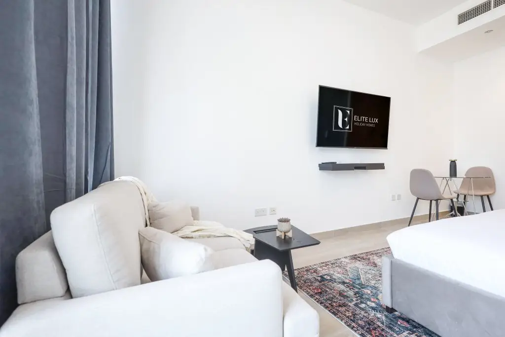 Дубай: Апартаменты Elite LUX Holiday Homes - Chic & Modern Studio in JVC Dubai