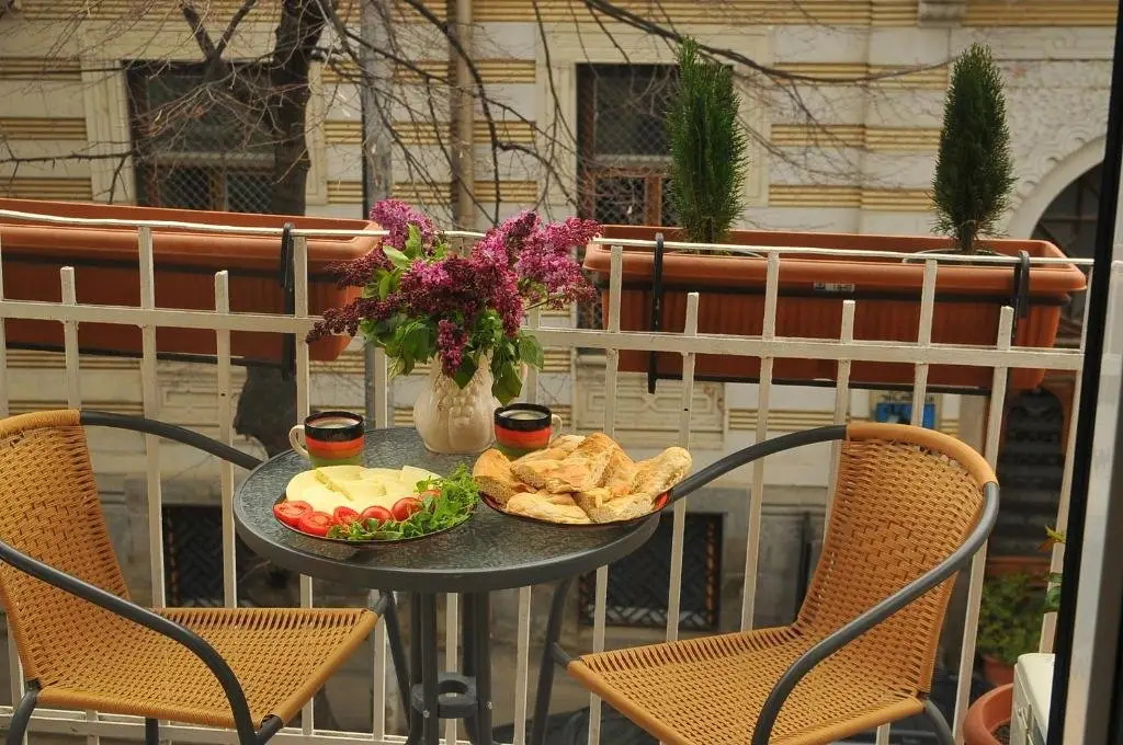 Тбилиси: Georgian spicy house