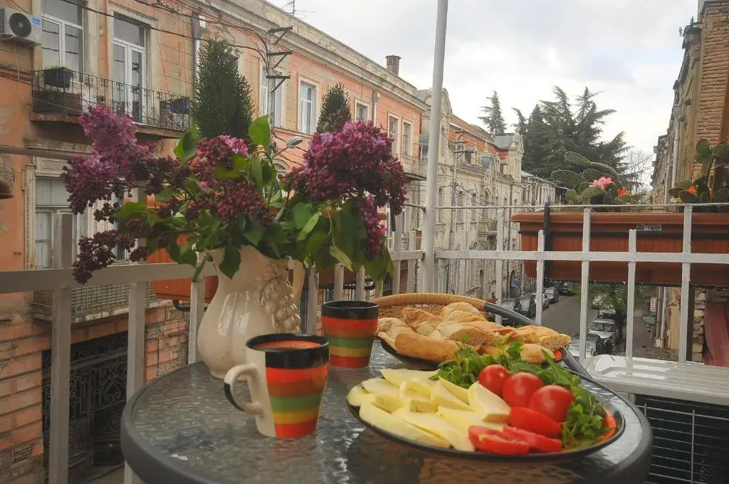 Тбилиси: Georgian spicy house