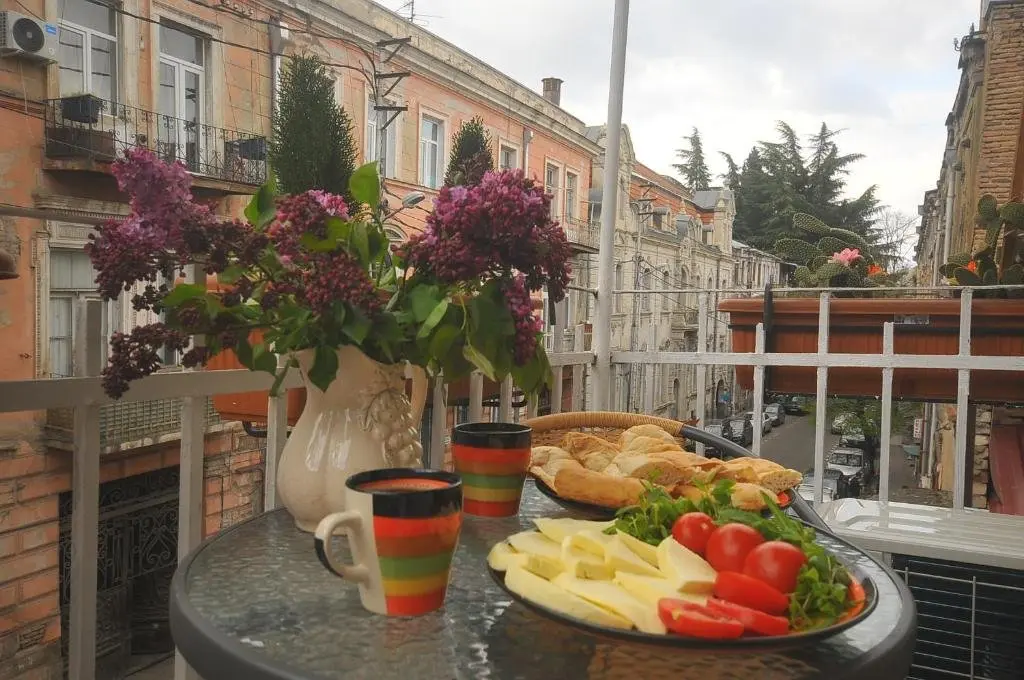 Тбилиси: Georgian spicy house