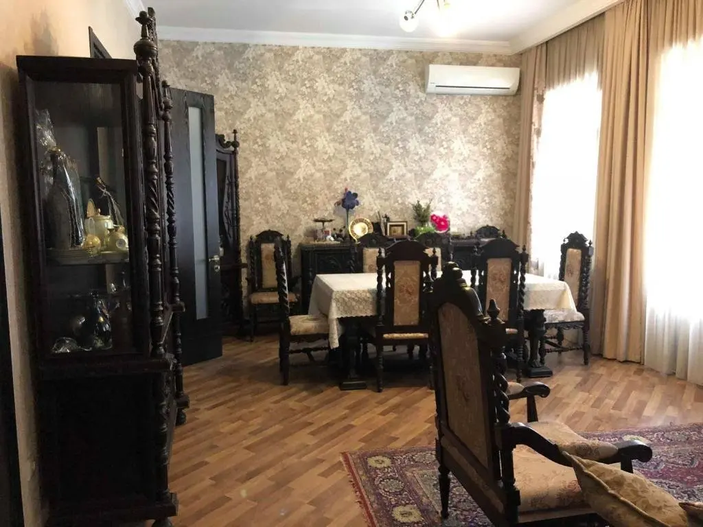 Тбилиси: Gate of Dawn Town