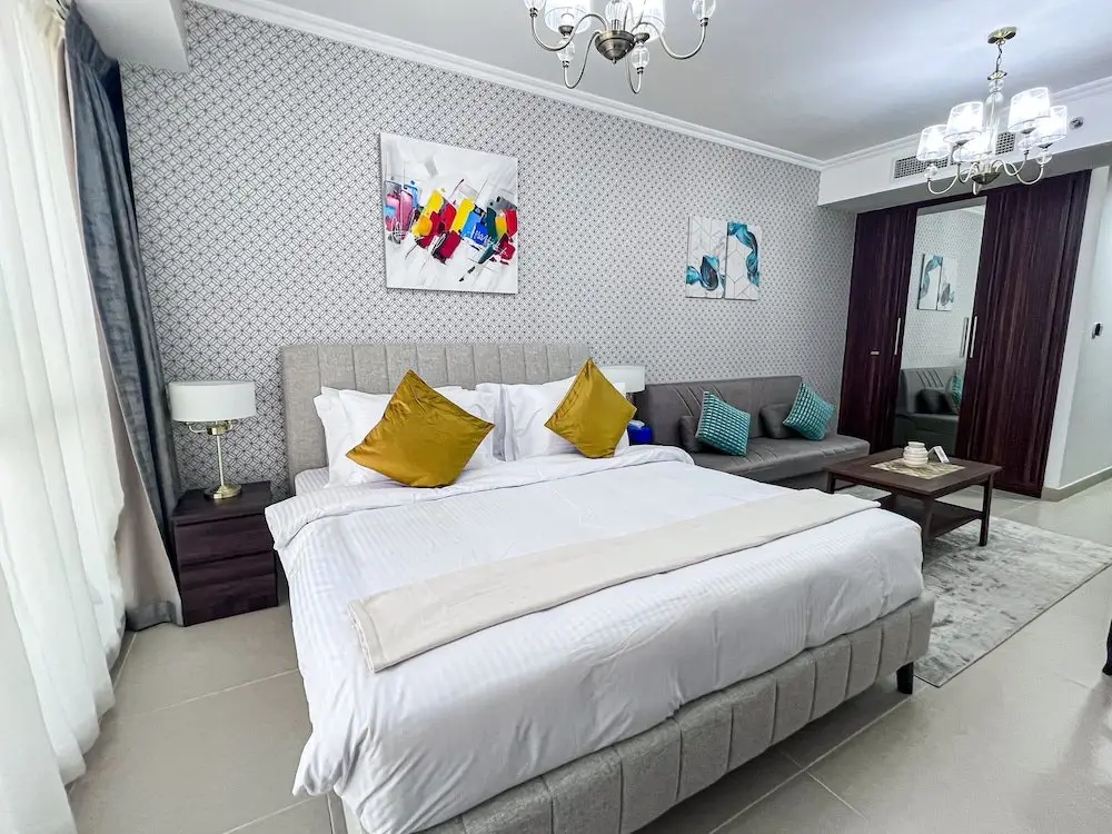Дубай: Cosmos Living Goldcrest Executive