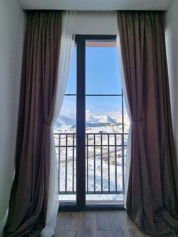 Гудаури: 2-bedroom apartment with mountain view in New Gudauri