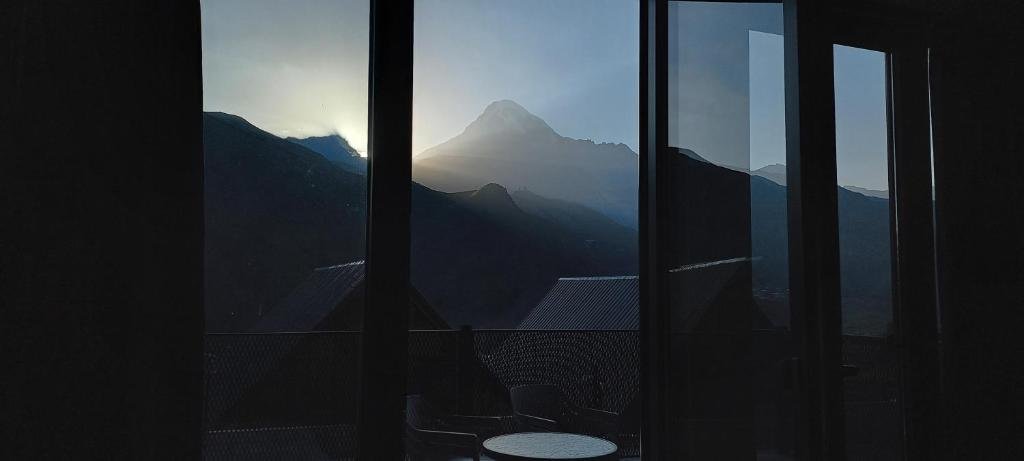 Степанцминда: Kazbegi Targmani Cottages