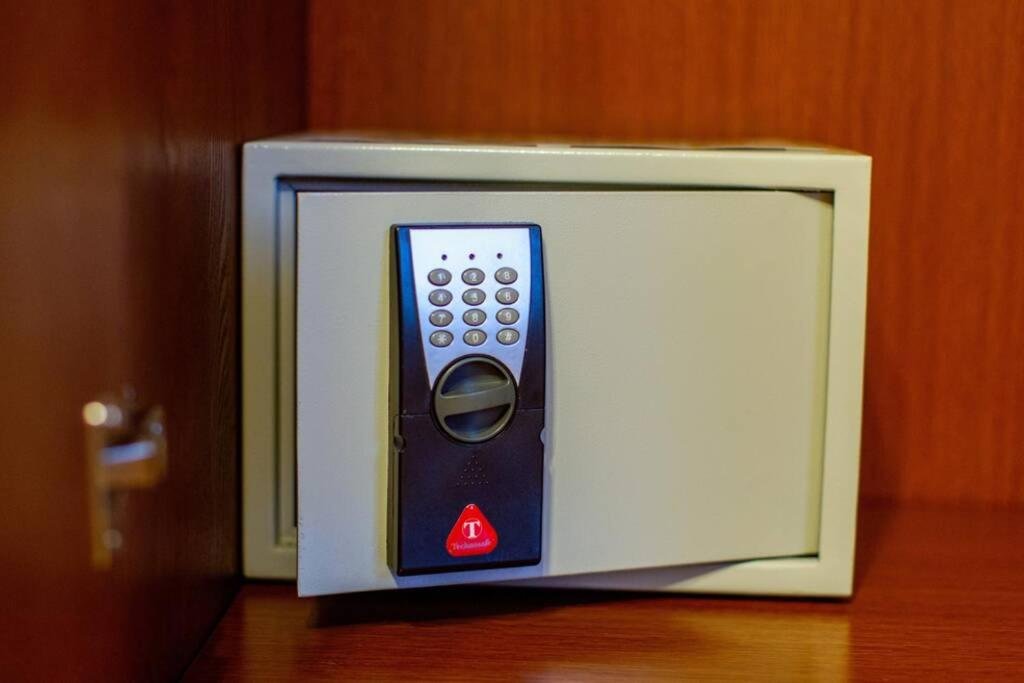 Тбилиси: Lovely Flat on Rustaveli Avenue with Balcony