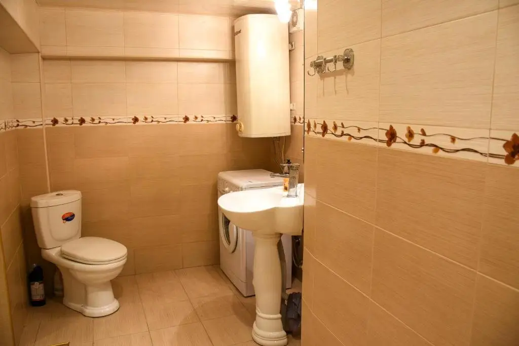 Тбилиси: Old Tiflisi apartment in heart of the city.