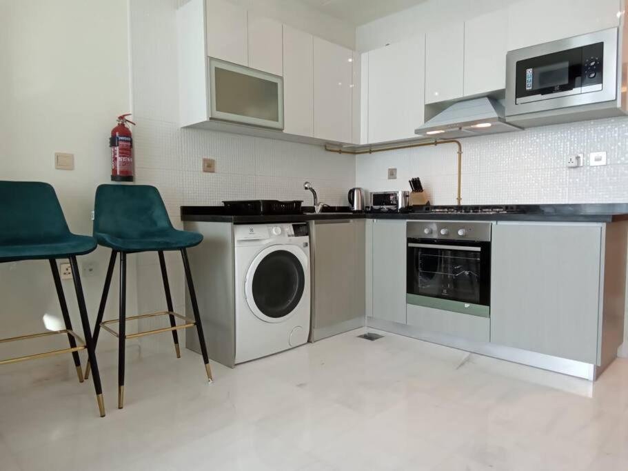Дубай: New Studio Apartment in Bayz Tower, Business Bay