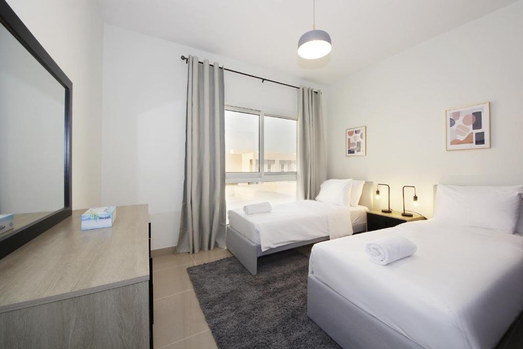 Рас-эль-Хайма: RH- 3BR Flamingo Villa with maid room in RAK, near pool