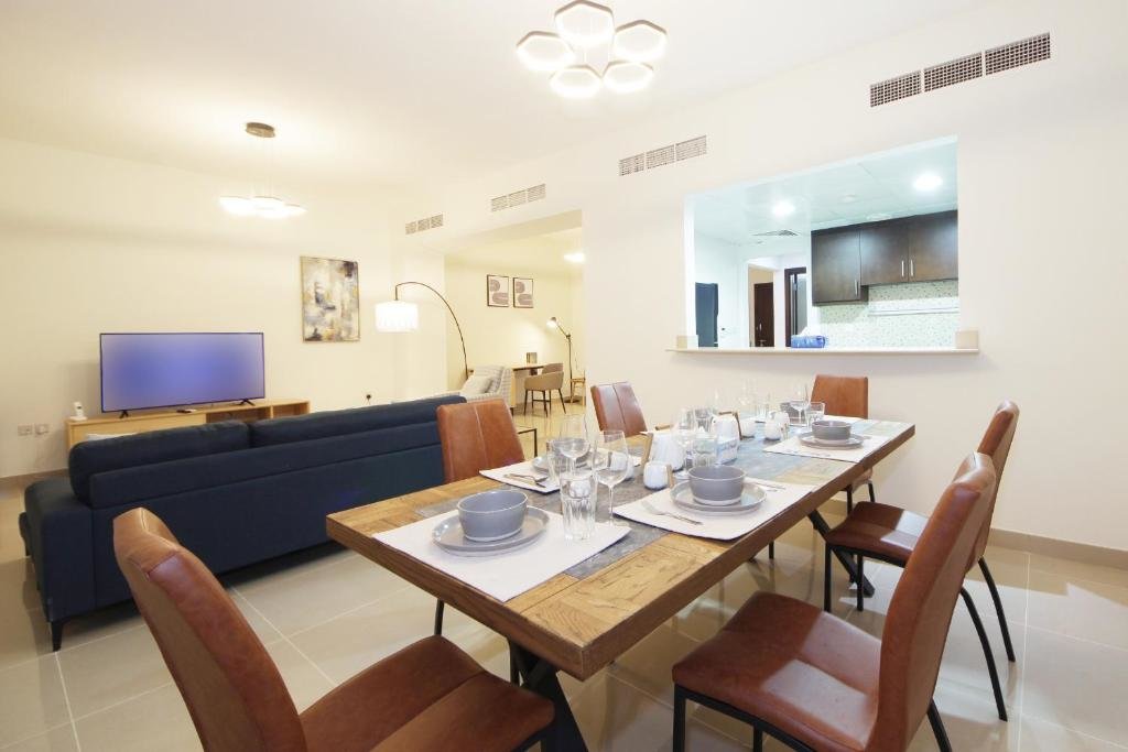 Рас-эль-Хайма: RH- 3BR Flamingo Villa with maid room in RAK, near pool