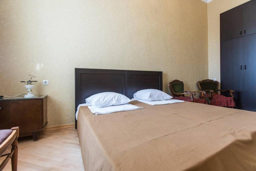 Тбилиси: Private Room in ABANOTUBANI, Heart of Old Tbilisi