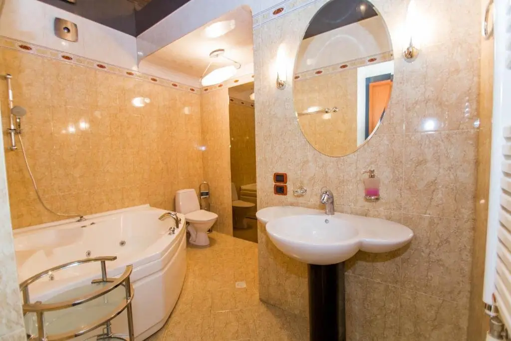 Тбилиси: Luxury apartment in the city center on the left riverside