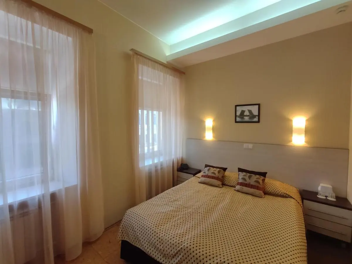 Sukhaparina: History Guest House