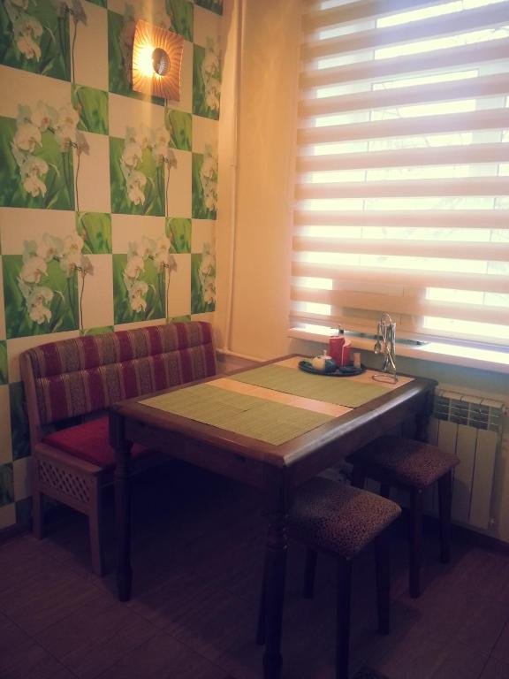 Алматы: Nadezhda Apartments on Jeltoksan 103