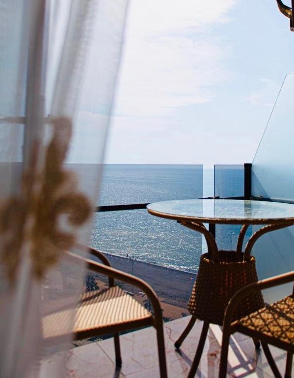 Батуми: Furnished Self-Catering Space, 50 Meters From The Sea.