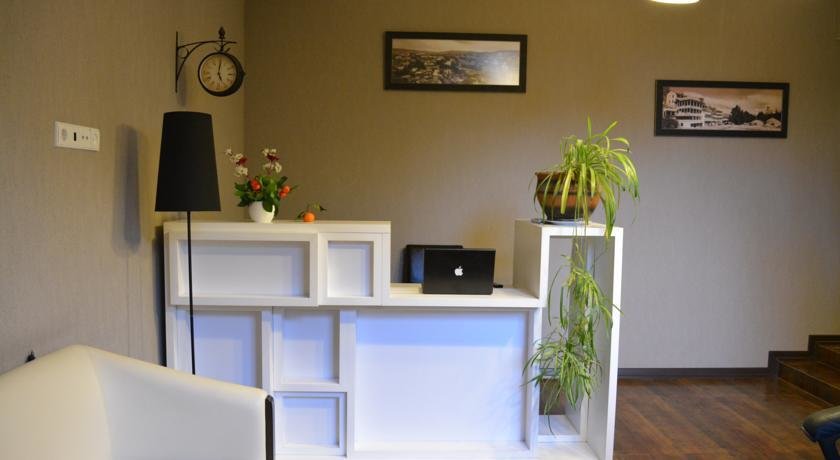 Тбилиси: Three Rooms Hotel