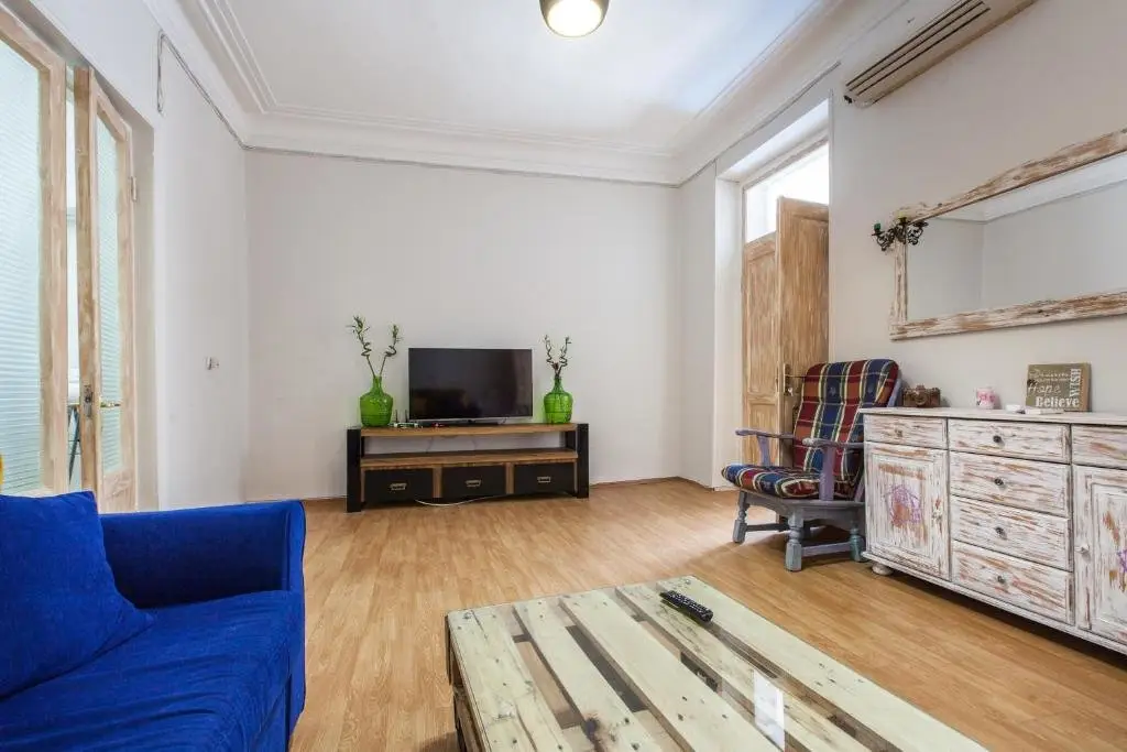 Тбилиси: Sweet Home at Rustaveli Avenue