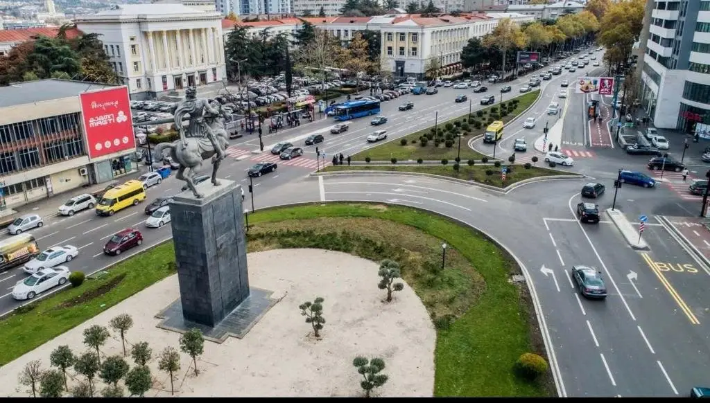 Тбилиси: Saakadze Square Apartment