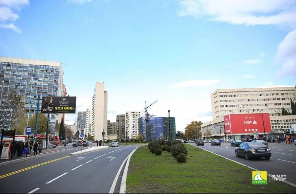 Тбилиси: Saakadze Square Apartment