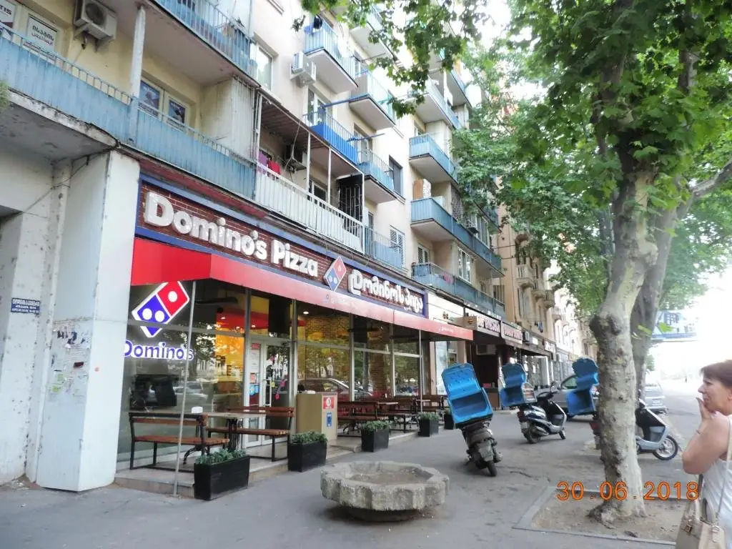 Тбилиси: SandroNika Apartments
