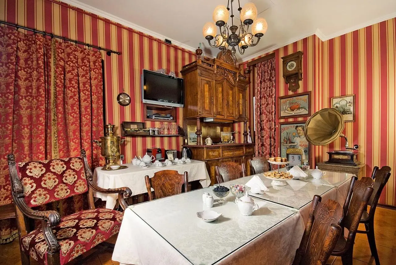 Санкт-Петербург: Friends Rooms on Vosstaniya