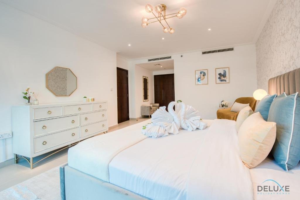 Stunning 1BR in Marina Promenade Dubai Marina by Deluxe Holiday Homes — фото 1