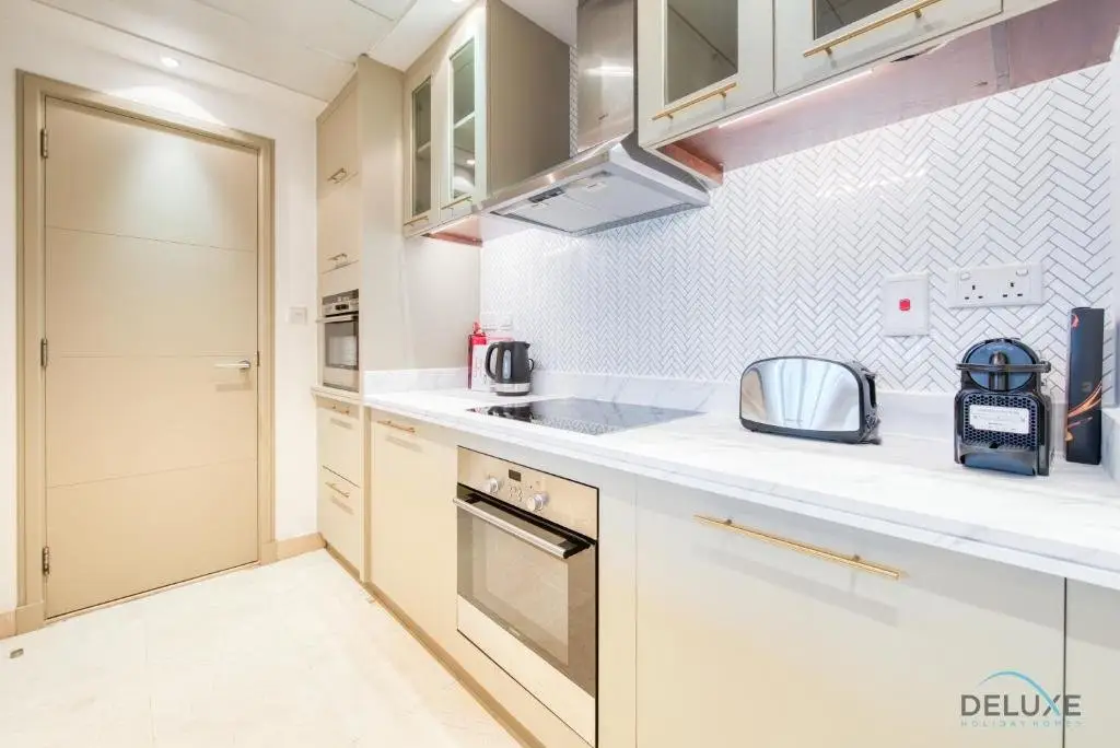 Дубай: Stunning 1BR in Marina Promenade Dubai Marina by Deluxe Holiday Homes