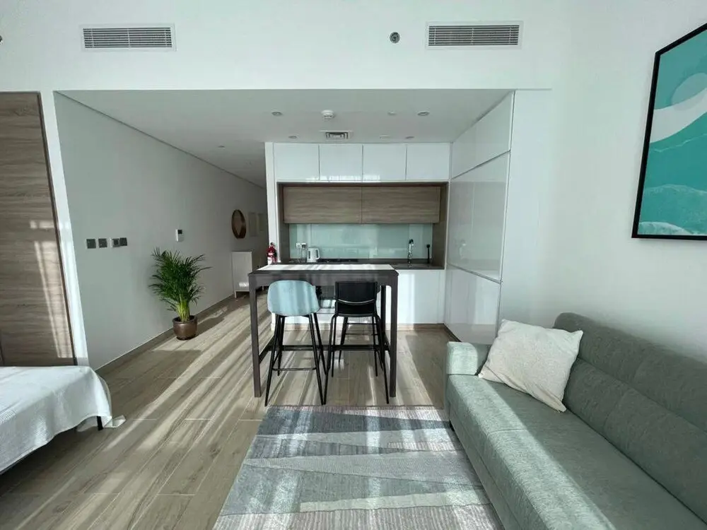 Дубай: Modern studio near beach with 5star facilities!