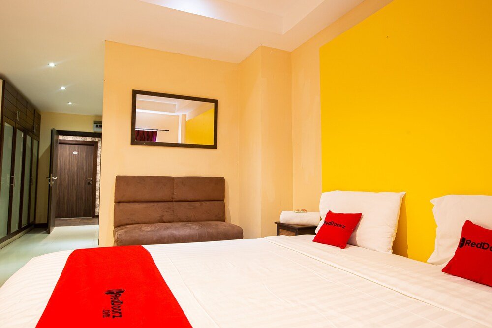 Паттайя: RedDoorz The Readers Cafe and Rooms
