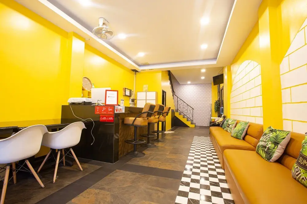 Паттайя: RedDoorz The Readers Cafe and Rooms