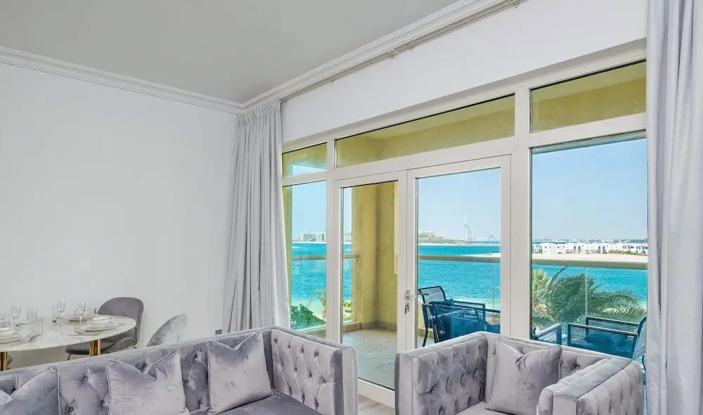 Дубай: LUX - The Shoreline Beach House