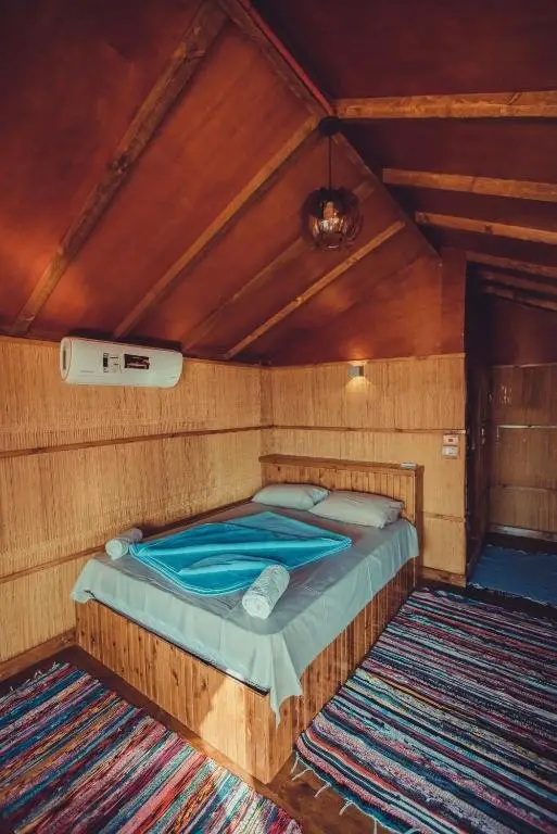 Таба: Crazy Horse Camp
