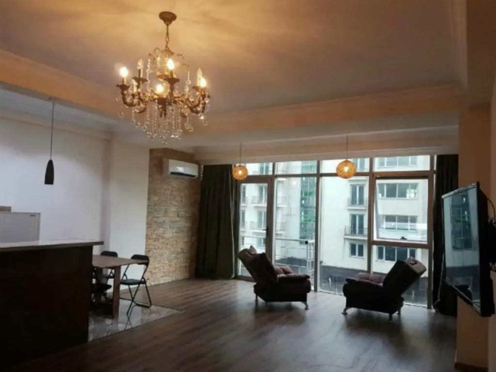 Батуми: Three-Bedroom Apartment in Batumi, near the Black Sea